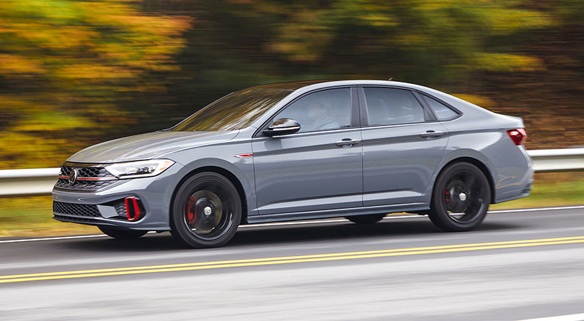 el Jetta GLI se ofrece tanto con transmisión manual de 6 velocidades como con transmisión automática de 7 velocidades DSG de doble embrague. Foto: Volkswagen