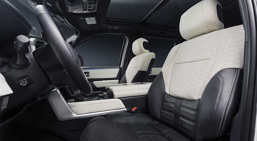 El interior es específico de esta versión. Foto: Toyota.