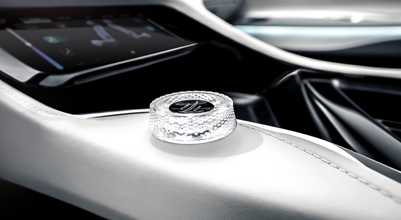 El interior cuenta con texturas cristalizadas. Foto: Chrysler