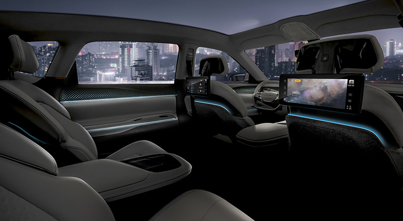 En el interior se cuenta con iluminación ambiental. Foto: Chrysler