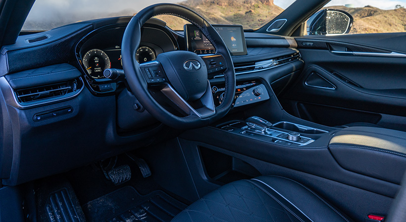 El interior es elegante, con vestiduras en cuero. Foto: Nicholas Colt