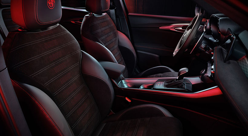 EL interior cuenta con el estilo italiano, deportivo, moderno, y clásico. Foto: Alfa Romeo