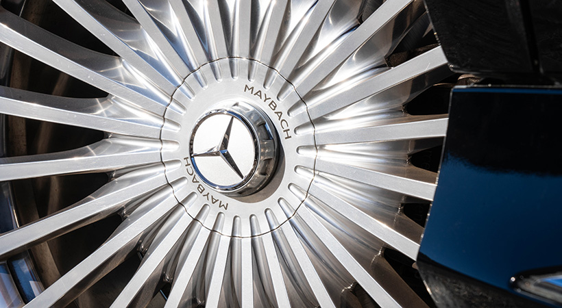 Los rines son multibrazo en 23 pulgadas. Foto: Nicholas Colt