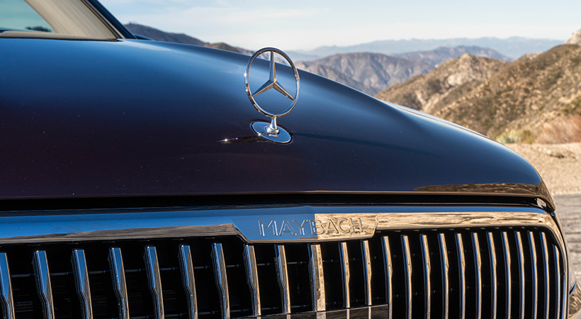 Sobre el cofre se ubica la conocida estrella de tres puntas del fabricante alemán. Foto: Nicholas Colt
