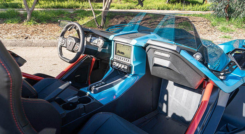 Cuenta con cpnectividad Apple Carplay. Foto: Nicholas Colt