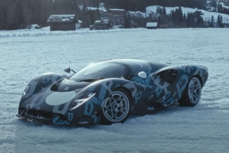 De Tomaso P72, rugiendo y deslizando en la nieve