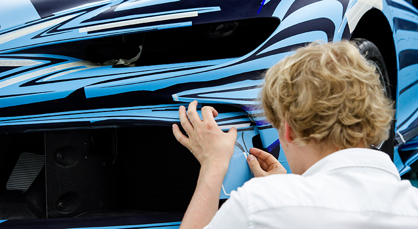 Cada proceso de pintura toma alrededor de 5 semanas. Foto: Bugatti