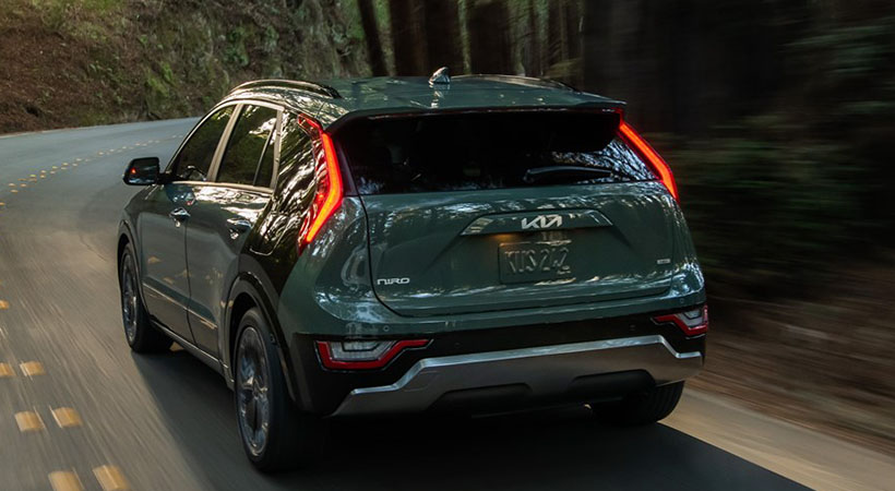  En el exterior el elemento más llamativo es la hoja lateral que canaliza el aire. Foto: Kia