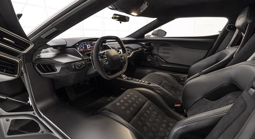 El interior es negro con puntadas contrastantes. Foto: Ford