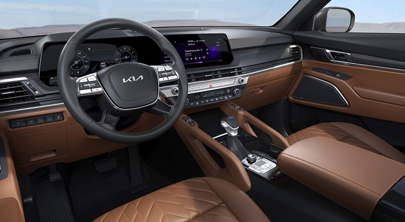 En el interior, la nueva carcasa curva incorpora un par de pantallas de 12.3 pulgadas. Foto: Kia