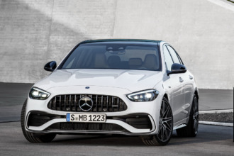 Mercedes-AMG C43 2023, lujo con un toque de deportivo