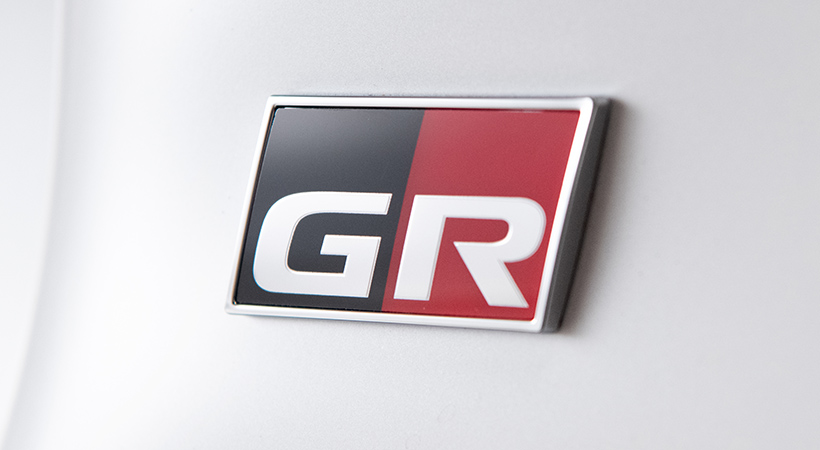 El emblema GR aplicará a la versión con transmisión manual. Foto: Toyota