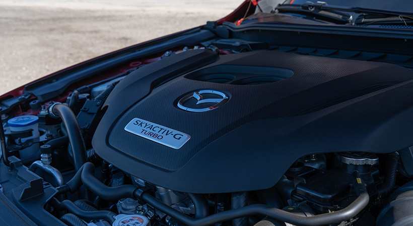 Bajo el capó, el Mazda3 HB 2024 guarda el potente bloque de 4 cilindros y 2.5 litros turbo Skyactiv. Foto: Nicholas Colt