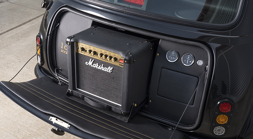 En la parte posterior fue instalado el amplificador Marshall. Foto: David Brown Automotive