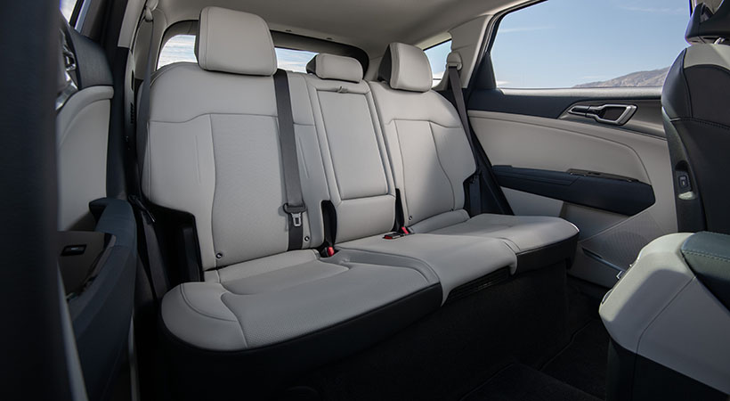 Gracias a que este modelo es más grande cuenta con mayor espacio en las dos filas de asientos. Foto: KIA
