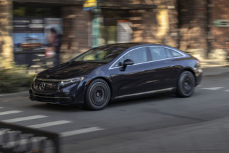 Mercedes EQS 580 4Matic 2022: Un sedán que estimula el placer sensorial