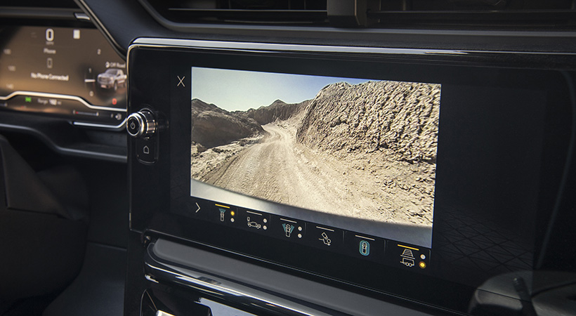 El tema de la tecnología está cubierto con la nueva pantalla de 13.4 pulgadas incluida como estándar en la versión AT4X. Foto: GMC