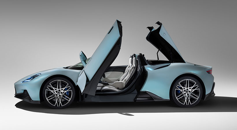 Para remover el techo el MC20 Cielo tarda solo 12 segundos y así guardarse cuidadosamente detrás de la cabina. Foto: Maserati