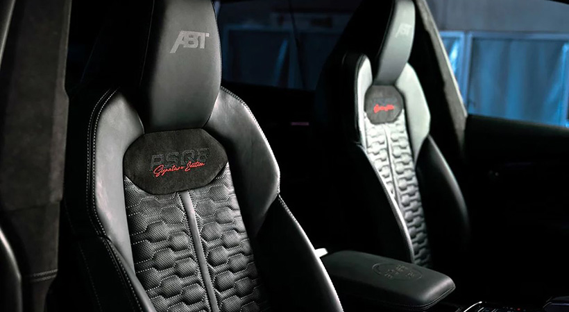 Los asientos son de cubo tapizados en alcántara y bordado en forma de diamante. Foto: Abt