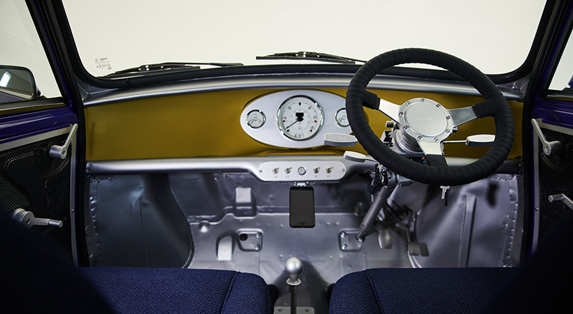 El volante se puede desmontar como en los autos de competencia. Foto: MINI