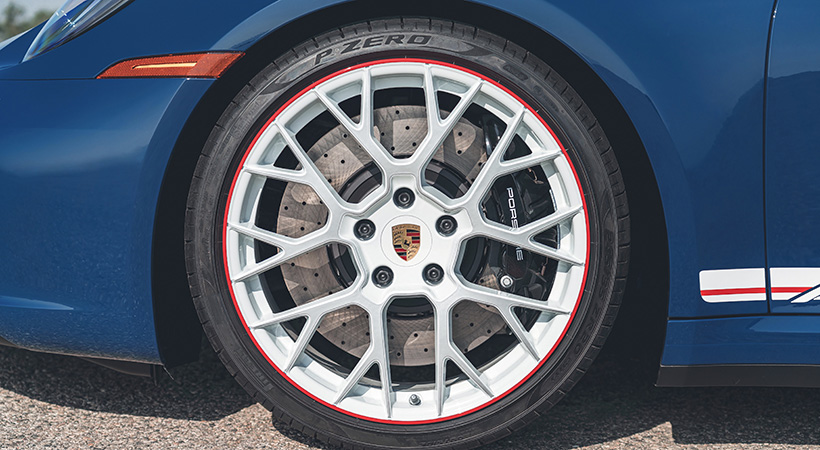 Este modelo cuenta con rines blancos específicos. Foto: Porsche