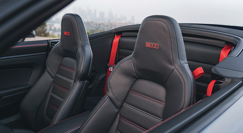 La tapicería es de cuero negro con puntadas contrastantes. Foto: Porsche