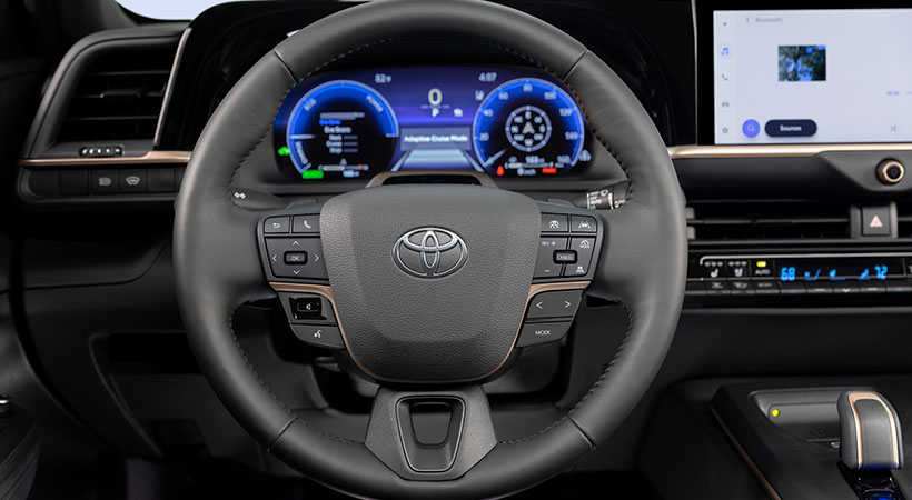 El interior no resalta en mucho, pero es lo suficientemente bueno y equipado. Foto: Toyota