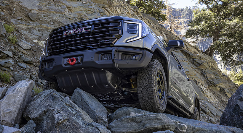 Uno de los puntos más fuertes de la nueva GMC Sierra 1500 AT4X AEV son las defensas específicas del modelo. Foto: GMC