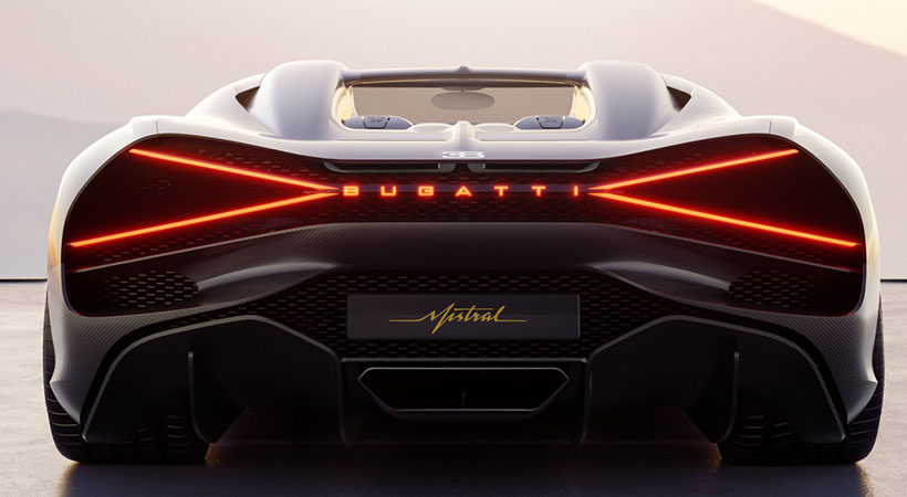 En la parte trasera resaltan los faros tomados del Bolide. Foto: Bugatti