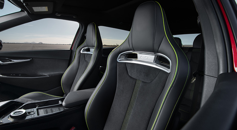 En el interior cuenta con asientos de cubo. Foto: Kia