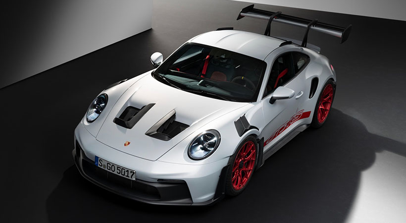 Debajo del capó hay un motor de seis cilindros plano de 4.0 litros y aspiración natural que produce 518 caballos de fuerza. Foto: Porsche