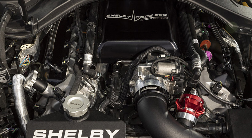 Bajo el capó, la magia sobre el bloque V8 de 5.2 litros comienza retirando el supercargador equipado de fábrica y sustituyéndolo por un sistema biturbo de Fathouse Performance . Foto: Ford