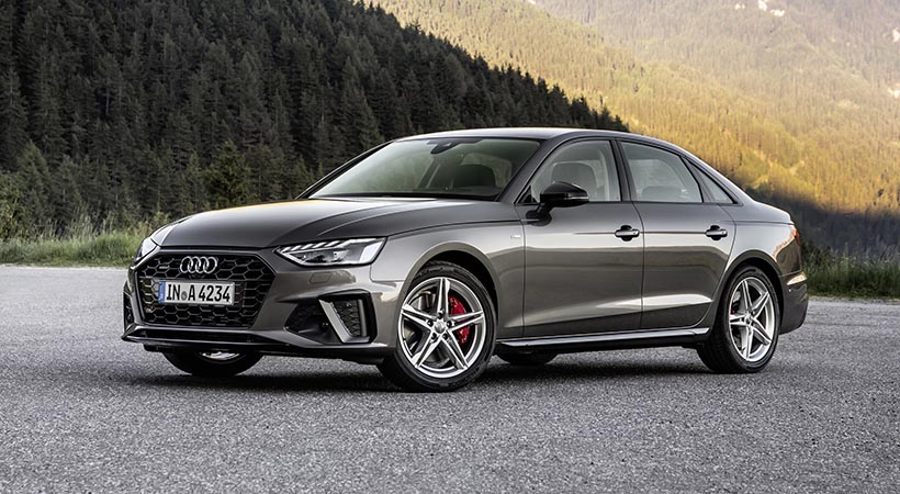 Ofrece una carrocería llamativa que destaca inicialmente por su enorme parrilla hexagonal al frente. Foto: Audi