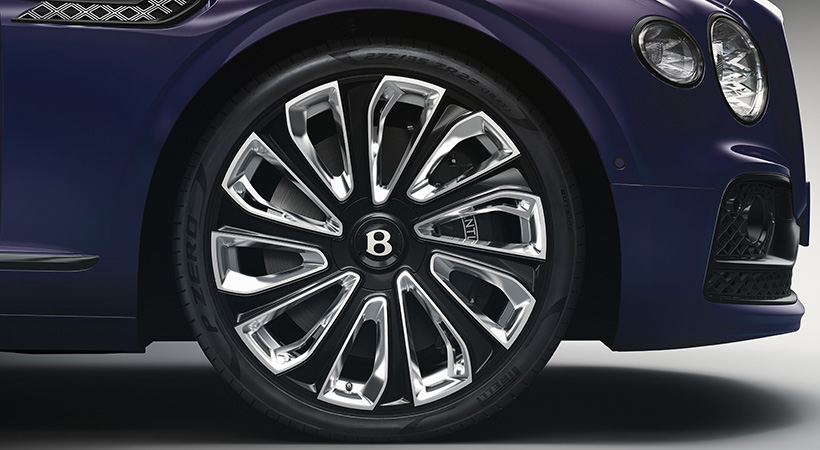 Rines de 22 pulgadas en color negro brillante. Foto: Bentley