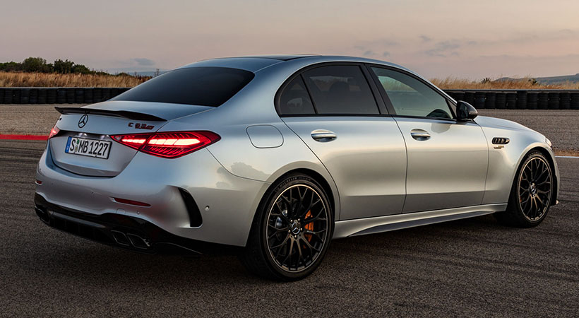 El I4 bajo genera 476 hp y 402 lb-ft. por sí solo, el I4 más potente del mundo. Foto: Mercedes-Benz