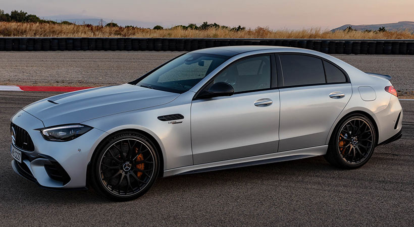 El Mercedes-AMG C63 S E Performance pierde cuatro cilindros y gana un motor eléctrico para generar una potencia impresionante. Foto: Mercedes-Benz