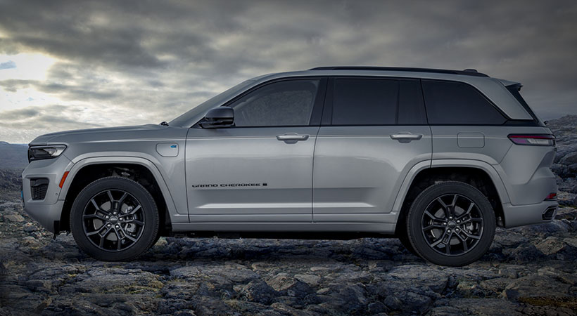 El Jeep Grand Cherokee 4xe 30th Anniversary 2023 solo estará disponible en la versión base del Grand Cherokee 4xe 2023. Foto. Jeep