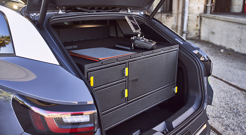 En la parte posterior encontramos un kit completo de trabajo. Foto: Volkswagen