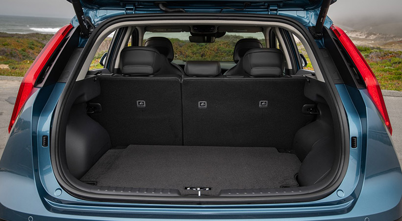 El espacio de almacenaje en la parte posterior es muy amplio. Foto: KIA