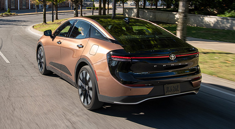 Su diseño coupé nos recuerda un SUV. Foto: Toyota