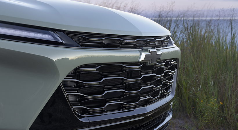 el Chevy Blazer, que se acompañan por una nueva parrilla con líneas horizontales que enfatizan al centro el logo del corbatín. Foto: Chevrolet