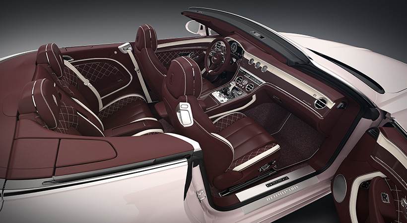 La versión rosa cuenta con interiores en color beige con detalles en color rojo Cricketball. Foto: Bentley