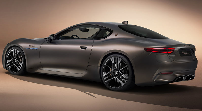 Impulsado por tres motores eléctricos de 300 kW combinados con un paquete de baterías 92.5 kWh, el Folgore 760 hp y 995 lb-pie. Foto: Maserati