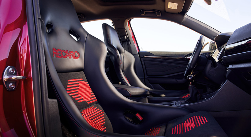 El interior cuenta con asientos Recaro Pole Position. Foto: Volkswagen