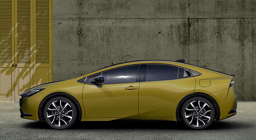 Incorpora una nueva batería de polimero de litio colocada bajo la banca tarsera. Foto: Toyota