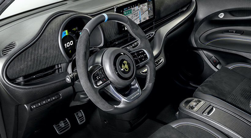 El interior cuenta con acabados que reflejan el espíritu deportivo del auto. Foto: Fiat