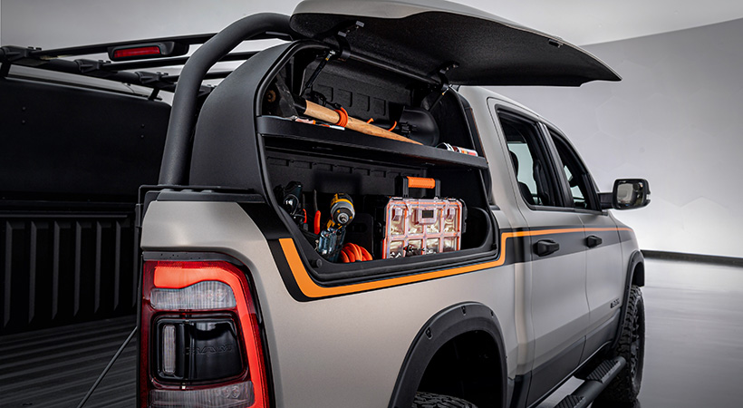 En ambos laterales encontramos espacios de almacenaje. Foto: RAM