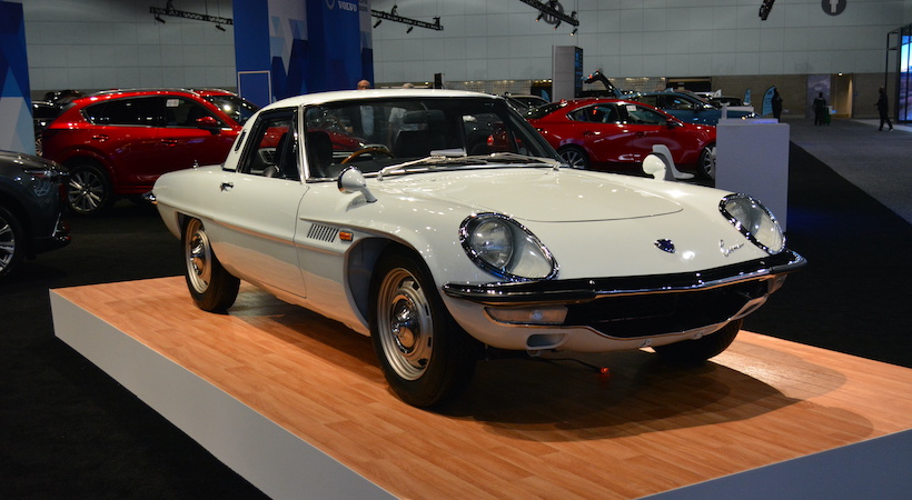 El Mazda Cosmo en exhibición en el Auto Show de Los Ángeles 2022. Foto: Xiomara Villarreal-Gerardo