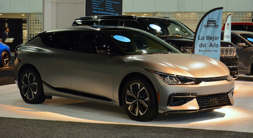 Un KIA EV6 en el área de Hispanic Motor Press en el Auto Show de Los Ángeles 2022. Foto: Xiomara Villarreal-Gerardo