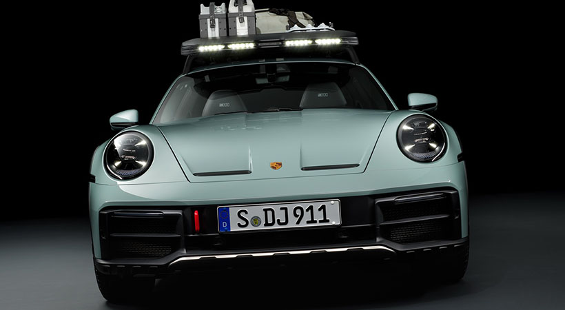 Los rieles en el techo cuentan con iluminación y una capacidad de carga de 90 libras. Foto: Porsche